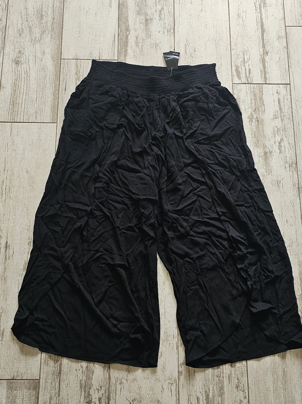 NEW Torrid Black Wide Tulip Leg Smocked Waist Culotte Pants NWT 3X / 3 short